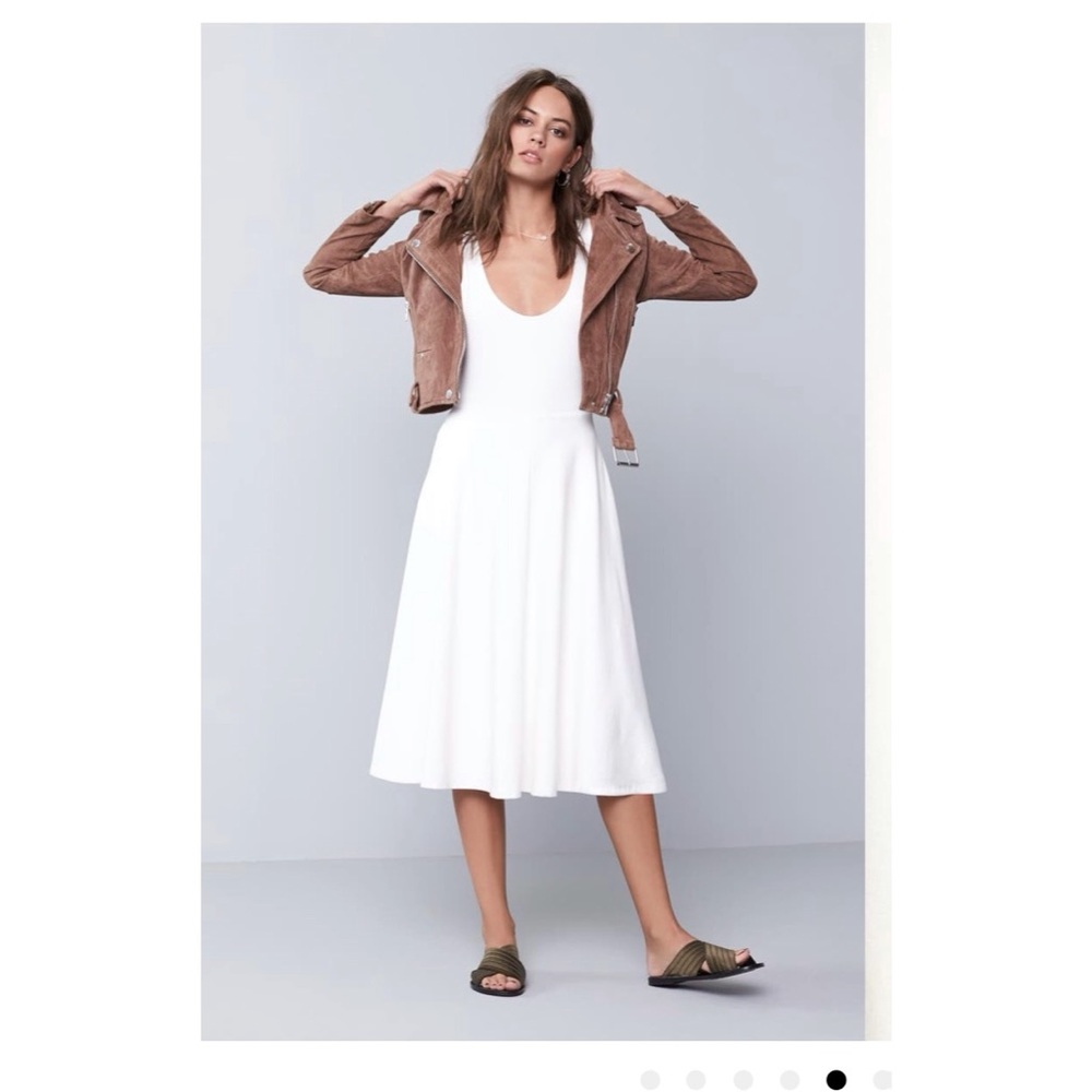 Beautiful off white midi with pockets!